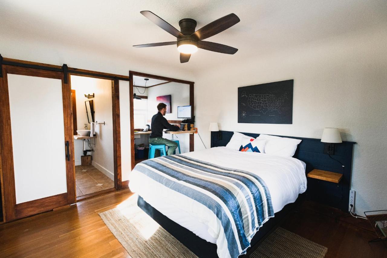 Left Coast Lodge - Pet Friendly Sisters Luaran gambar